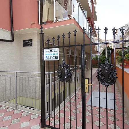 Red House Pensión Nesebar